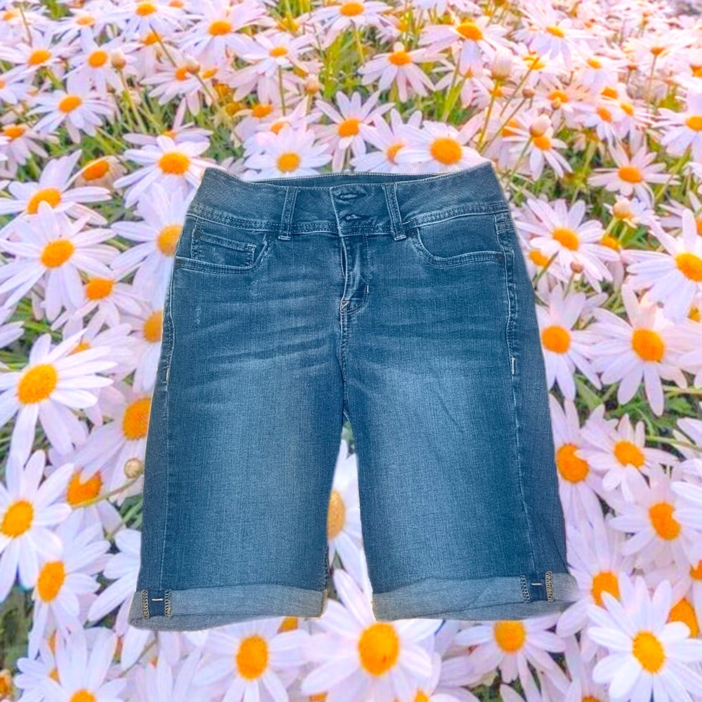 CUTE WALLFLOWER SHORTS. NEW CONDITION ONLY WORN ONCE!!!